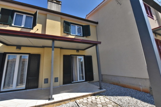 Vrstna hiša - 2 km do morja